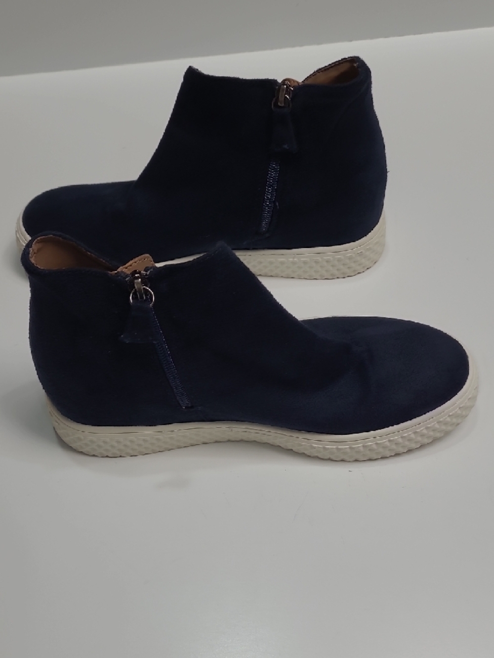 Aerosoles Zirah Navy Slip-On Ankle Boots with White Contrast Sole - Size 9 - Picture 4 of 9